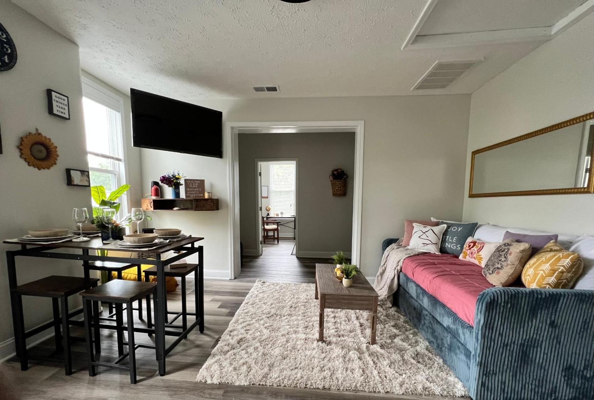 2 Lofts Downtown One Theater Apartment *